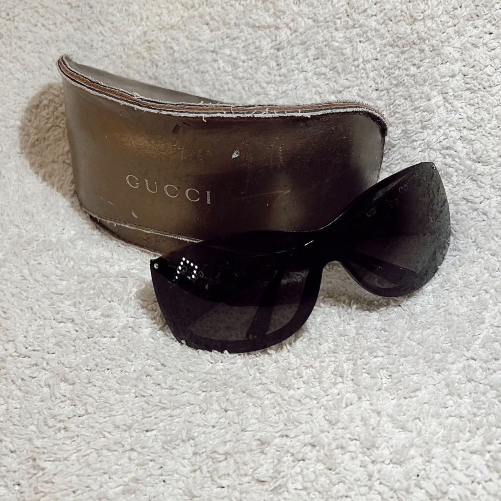GUCCI SUNGLASSES